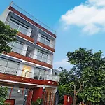 Townhouse Roadway Inn