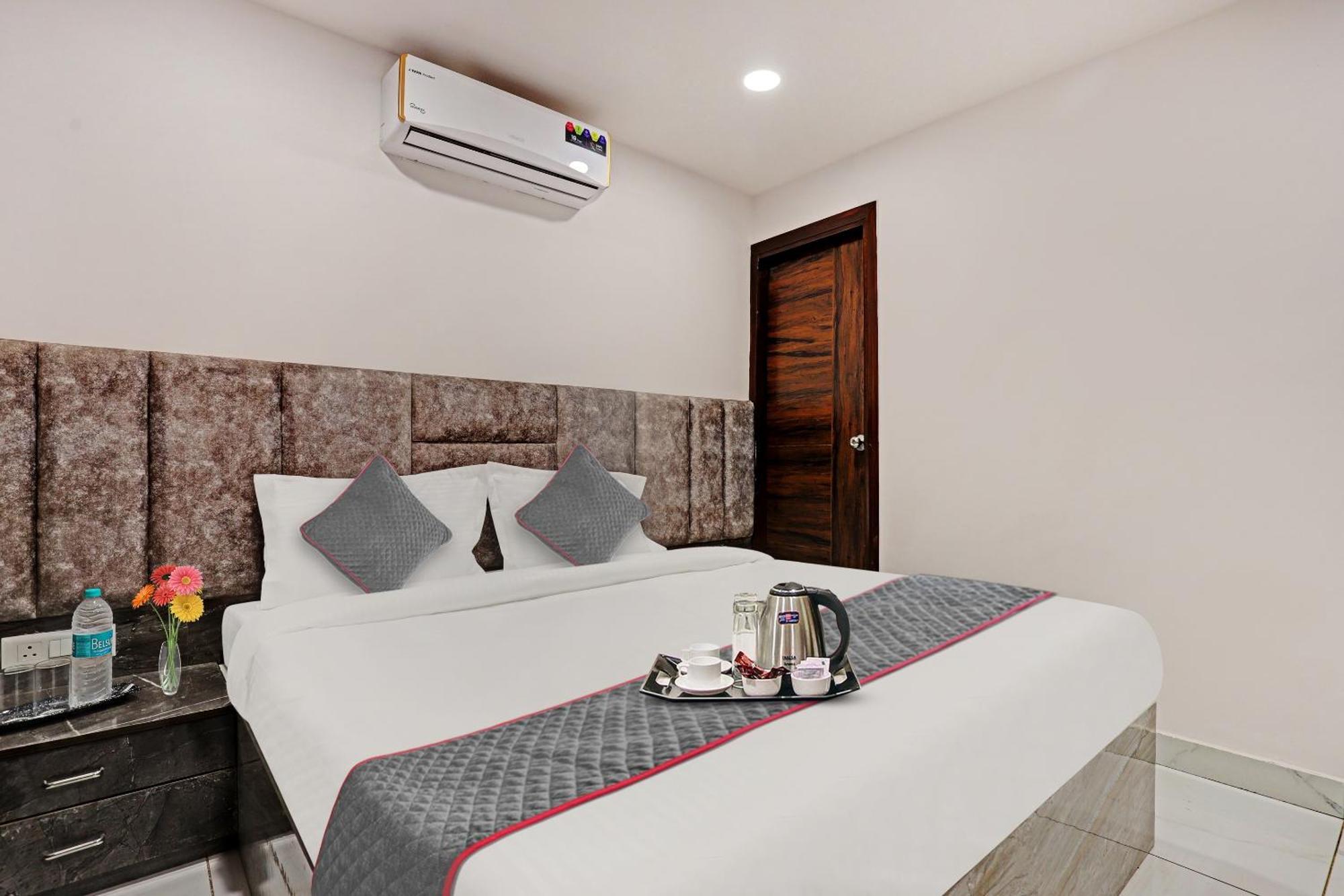 Super Townhouse Roadway Hotel