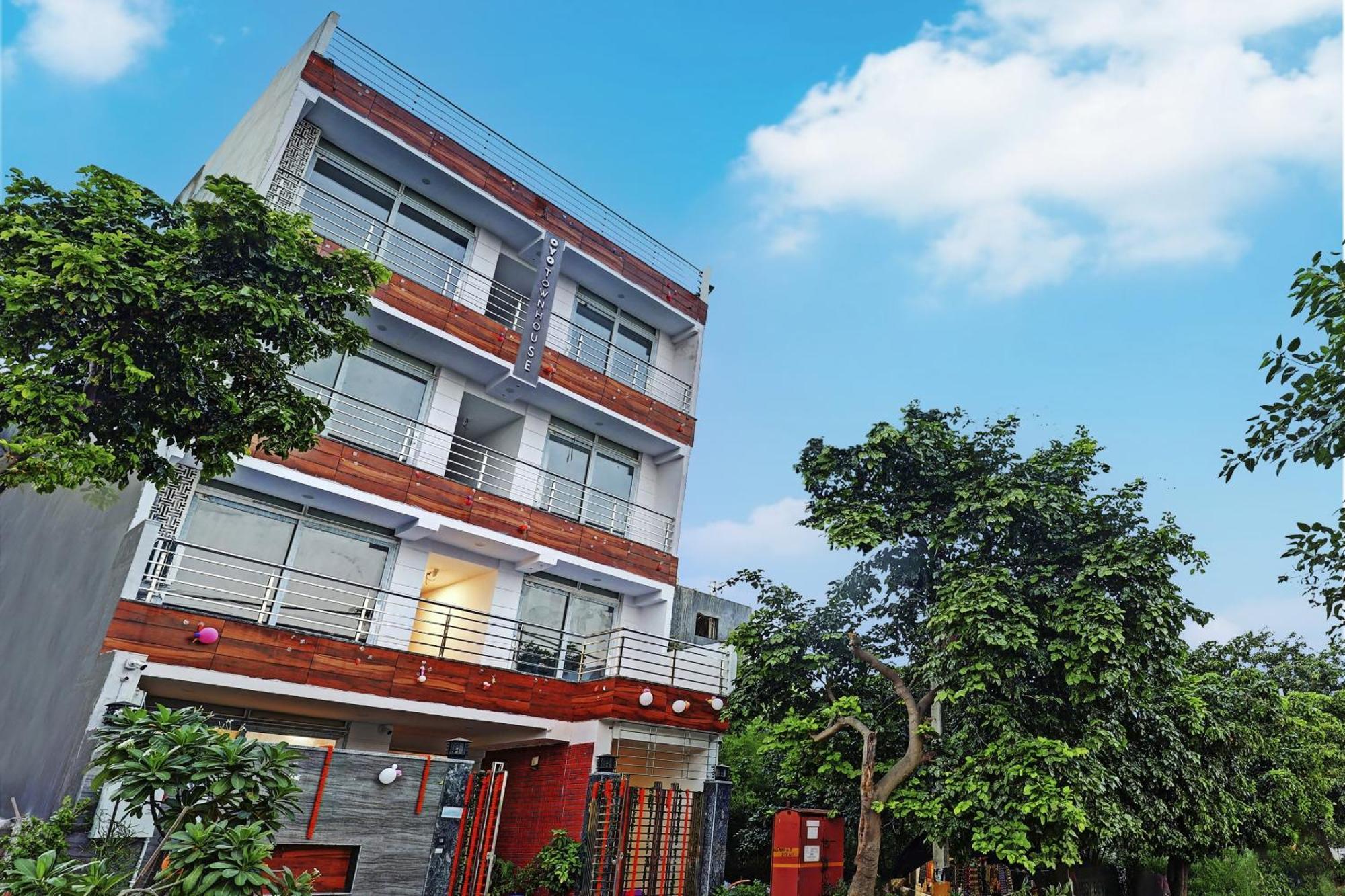 Super Townhouse Roadway Hotel